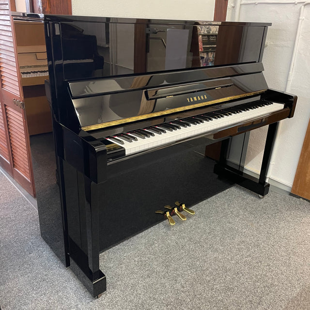 Yamaha B3 Klavier schwarz poliert (gebraucht) - Musik-Ebert Gmbh